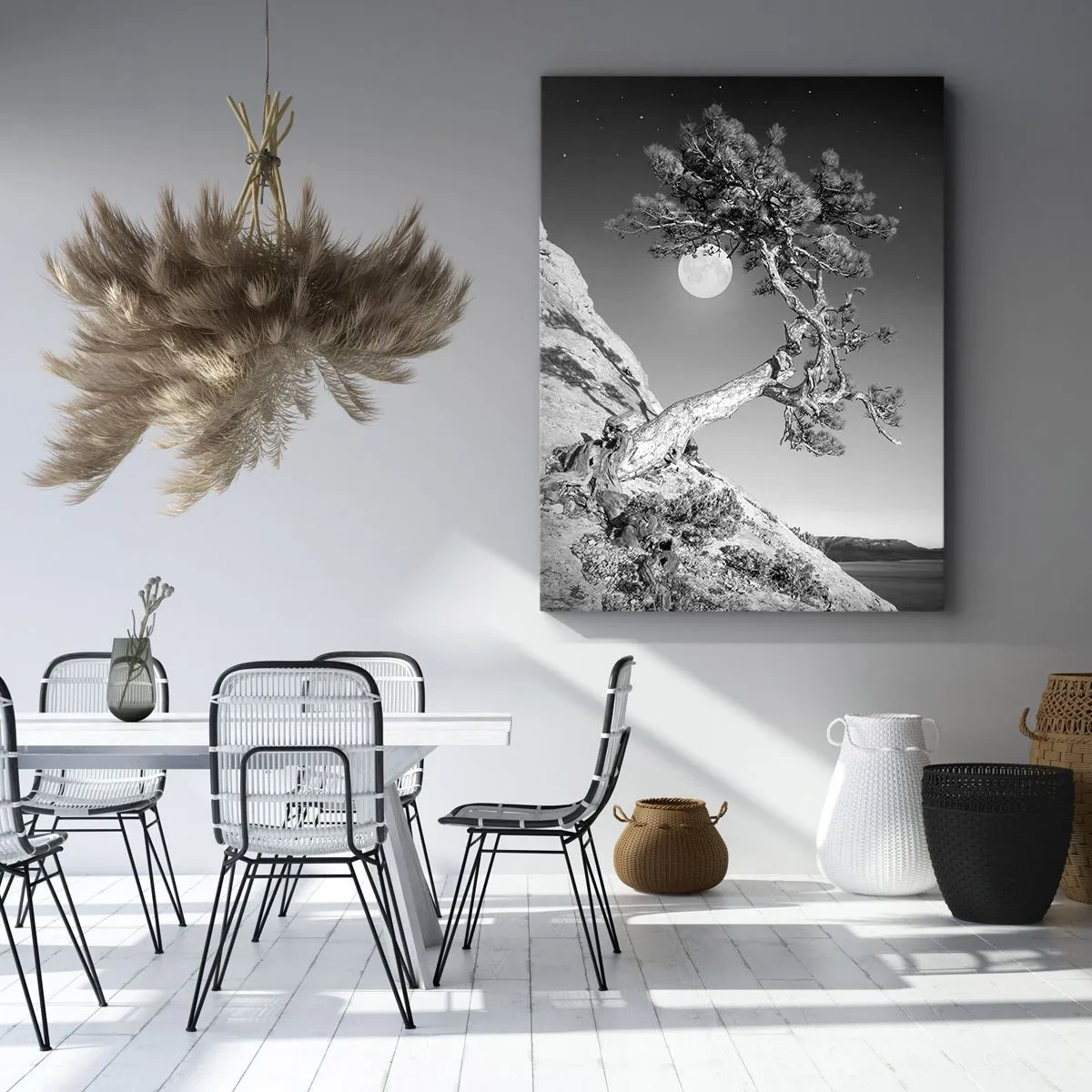 Impression sur toile - Image sur toile - Arbre noir et blanc sur une falaise avec la lune en arrière-plan - 80x120cm - Un combattant vainqueur - Décoration murale moderne pour le salon et la chambre ARTTOR