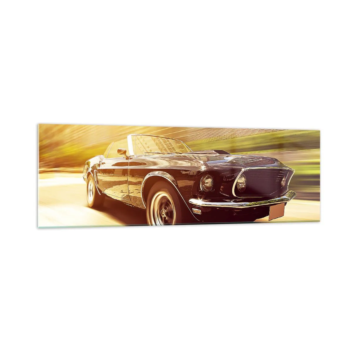 Impression sur verre - Image sur verre - Une voiture classique en mouvement dans un décor urbain - 160x50cm - 1967 - le retour de la légende - Décoration murale moderne pour le salon et la chambre ARTTOR