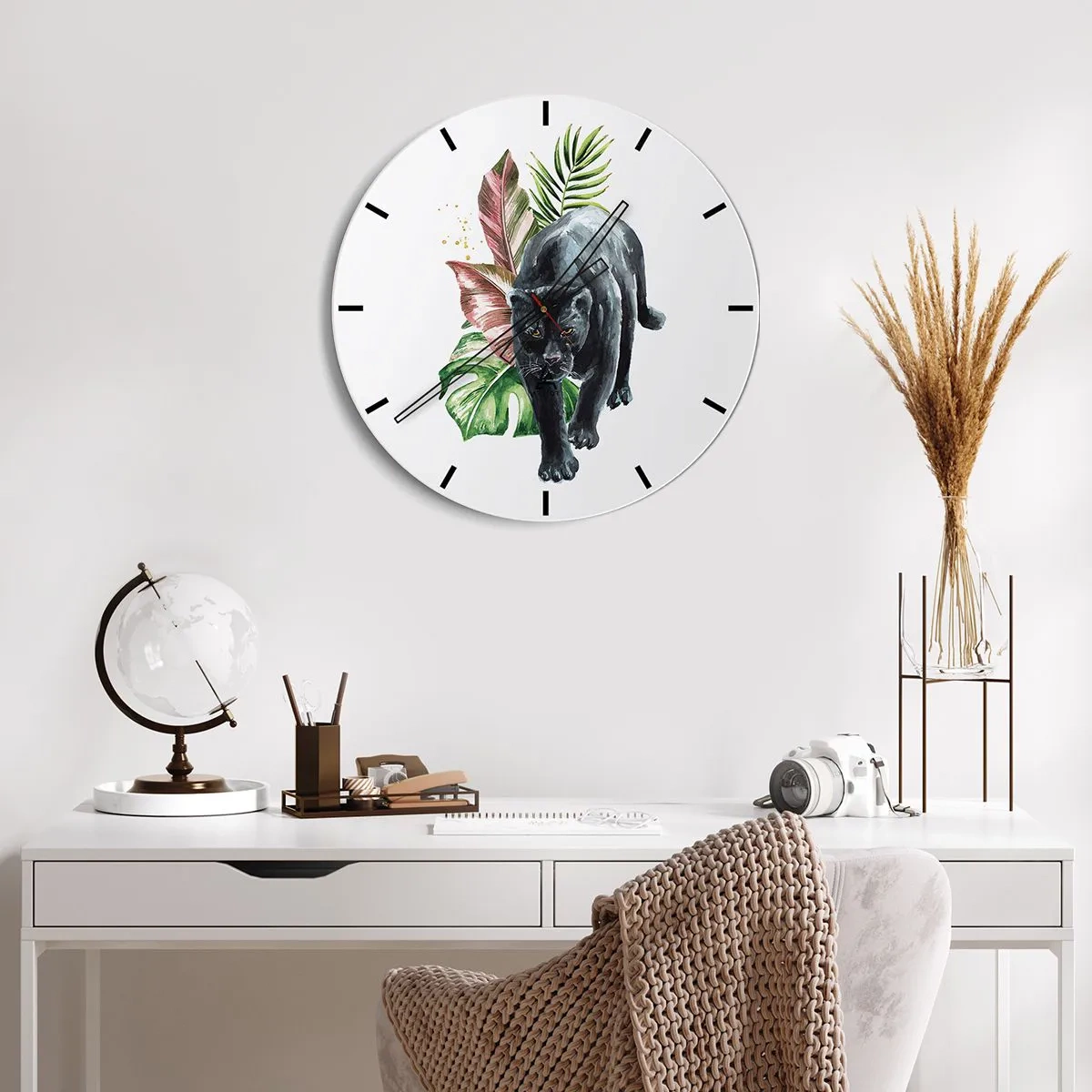 Horloge murale - Pendule murale - Panthère noire avec des feuilles exotiques sur fond blanc - 30x30cm - Sauvagerie du coeur - Décoration murale moderne pour le salon, la cuisine et la chambre ARTTOR