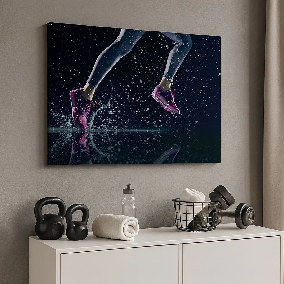 Impression sur toile - Image sur toile - Une prise de vue dynamique d'une course sous la pluie sur fond noir - 70x50cm - Combien de force dans les jambes - Décoration murale moderne pour le salon et la chambre ARTTOR