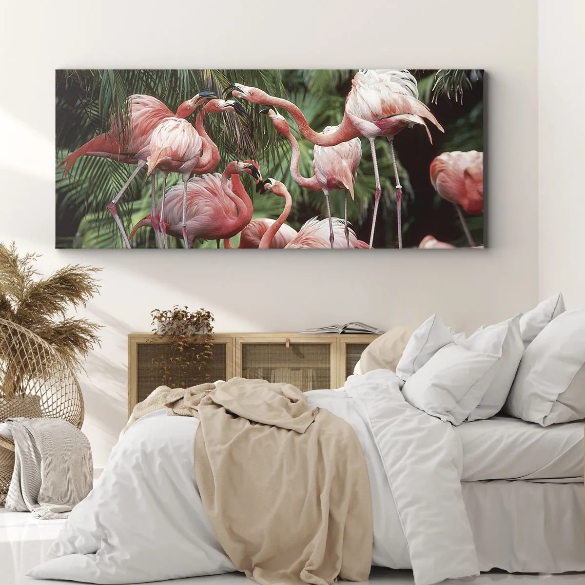 Impression sur toile - Image sur toile - Un groupe de flamants roses dans un cadre tropical entouré de palmiers - 120x50cm - Potins d'après-midi - Décoration murale moderne pour le salon et la chambre ARTTOR