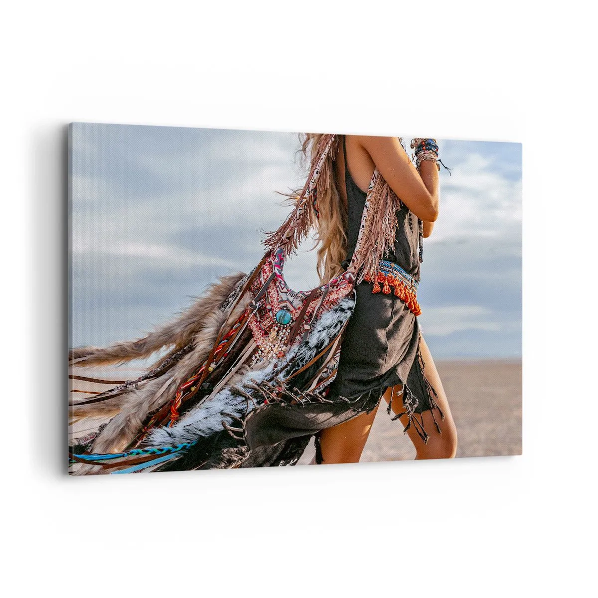 Impression sur toile - Image sur toile - Une femme dans un style bohème avec des détails de plumes et de bijoux - 100x70cm - La fille du chaman - Décoration murale moderne pour le salon et la chambre ARTTOR