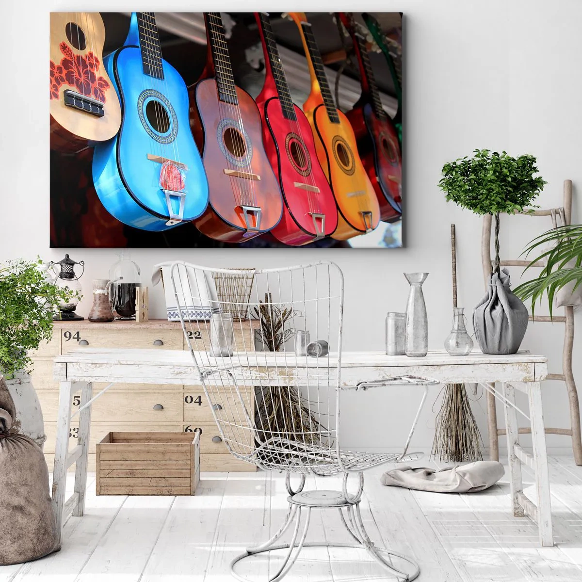 Impression sur toile - Image sur toile - Des guitares acoustiques colorées sont accrochées en rangée dans une exposition - 100x70cm - Ambiance latine - Décoration murale moderne pour le salon et la chambre ARTTOR