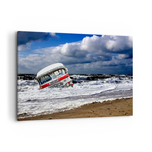 Impression sur toile - Image sur toile - Un bus coulé sur la plage au milieu des vagues et d'une mer agitée - 100x70cm - Et qu'est-ce qui vous étonne ? - Décoration murale moderne pour le salon et la chambre ARTTOR