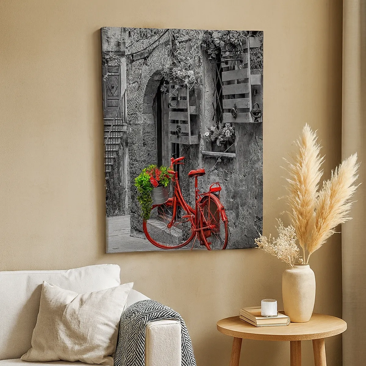 Impression sur toile - Image sur toile - Un vélo rouge dans une rue en noir et blanc - 50x70cm - Ruelle toscane - Décoration murale moderne pour le salon et la chambre ARTTOR