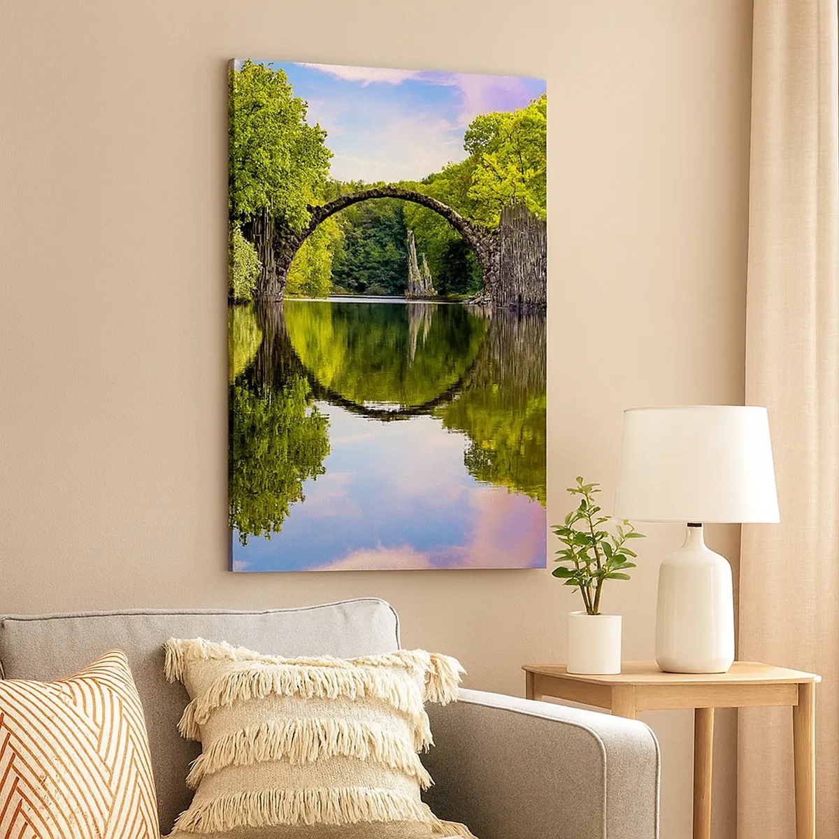 Impression sur toile - Image sur toile - Un pont de pierre sur une rivière avec un reflet parfait dans l'eau - 50x70cm - À la jonction de deux mondes - Décoration murale moderne pour le salon et la chambre ARTTOR