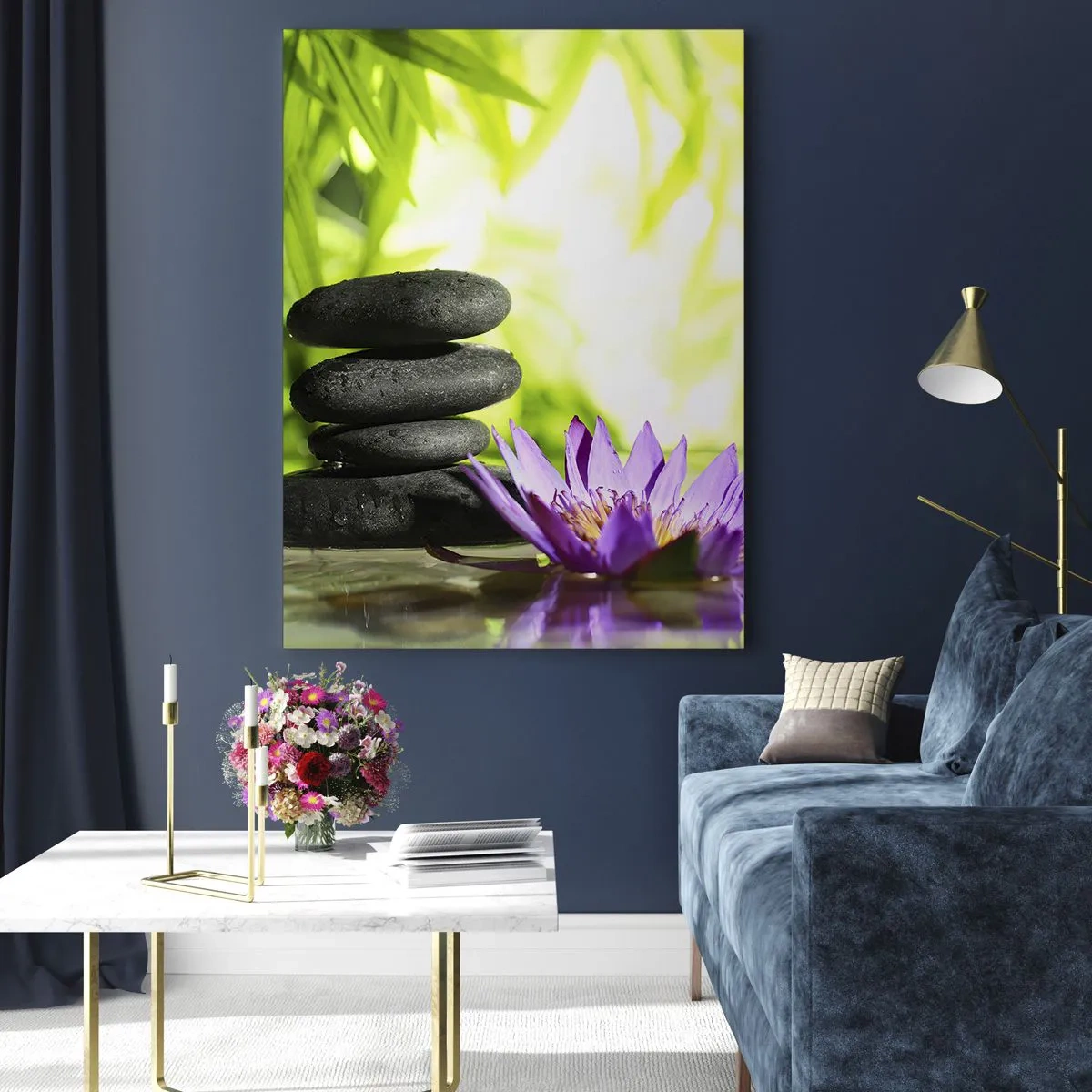 Impression sur verre - Image sur verre - Fleur de lotus violette avec des pierres zen sur fond vert - 50x70cm - Dans un buisson de bambou - Décoration murale moderne pour le salon et la chambre ARTTOR