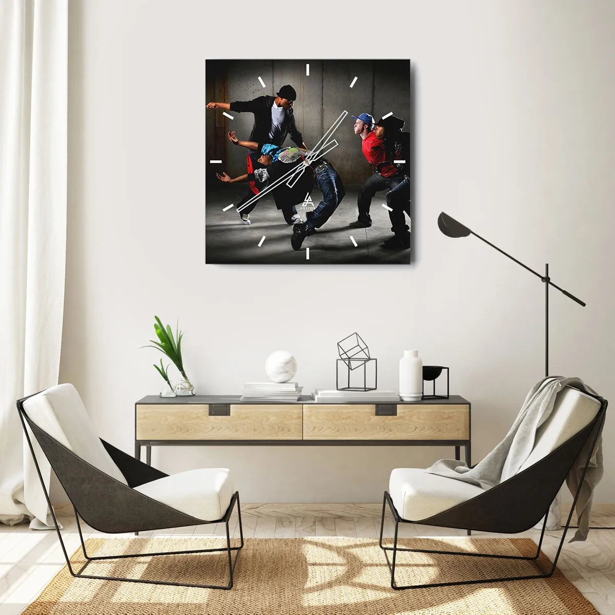 Horloge murale - Pendule murale - Un groupe de danseurs hip-hop dans une chorégraphie dynamique - 30x30cm - Danser avec le vent de la rue - Décoration murale moderne pour le salon et la chambre ARTTOR