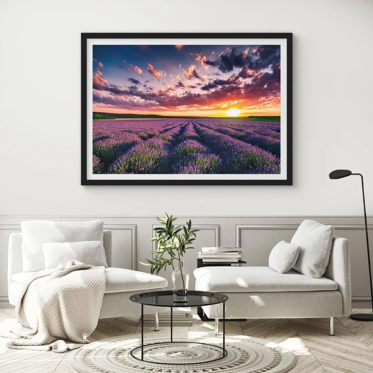 Affiche dans un cadre noir - Poster - Un champ de lavande au coucher du soleil avec un ciel coloré - 70x50cm - Monde de lavande - Décoration murale moderne pour le salon et la chambre ARTTOR