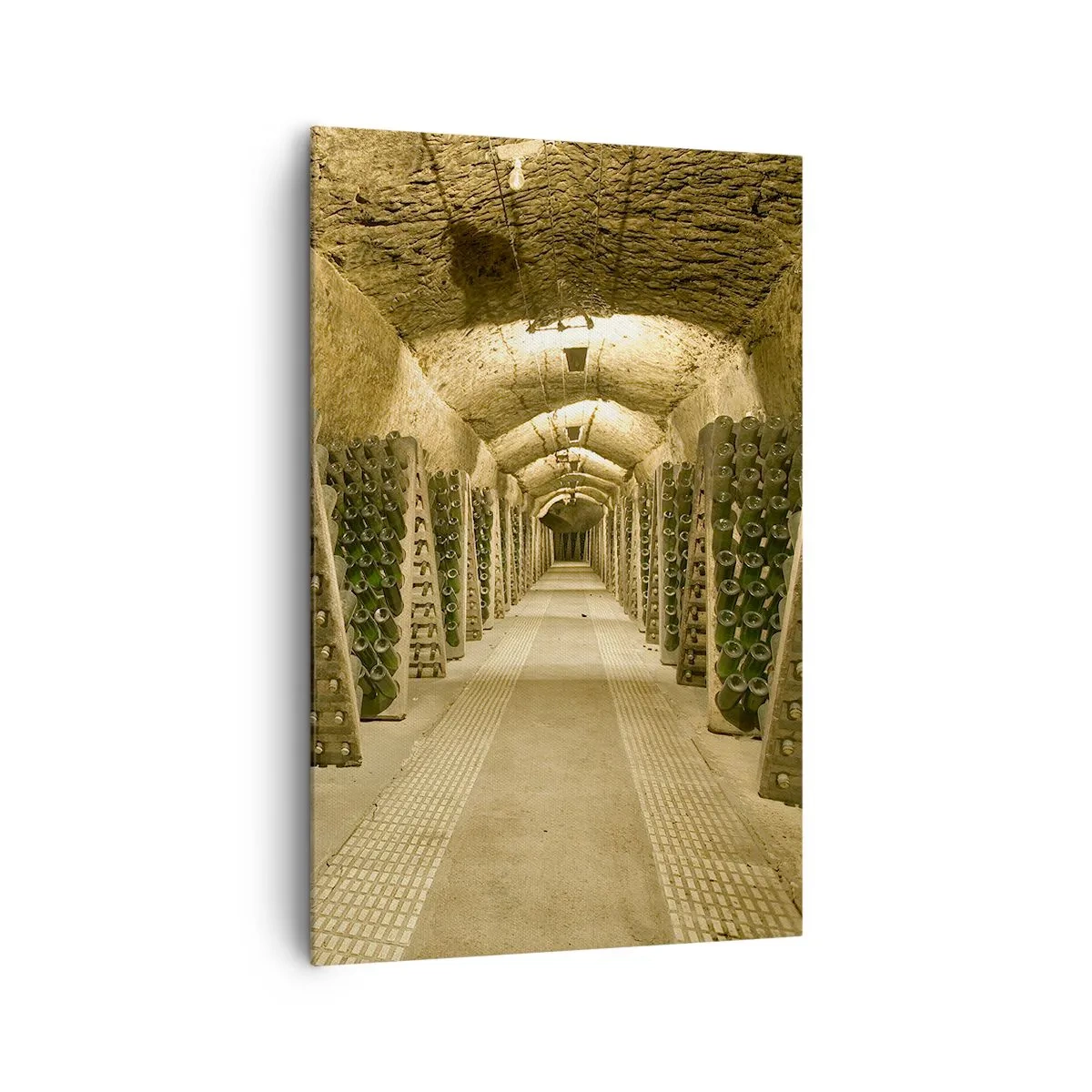 Impression sur toile - Image sur toile - Un vignoble avec une cave remplie de bouteilles de vin exposées sur des étagères en bois. - 80x120cm - L'éveil du goût - Décoration murale moderne pour le salon et la chambre ARTTOR