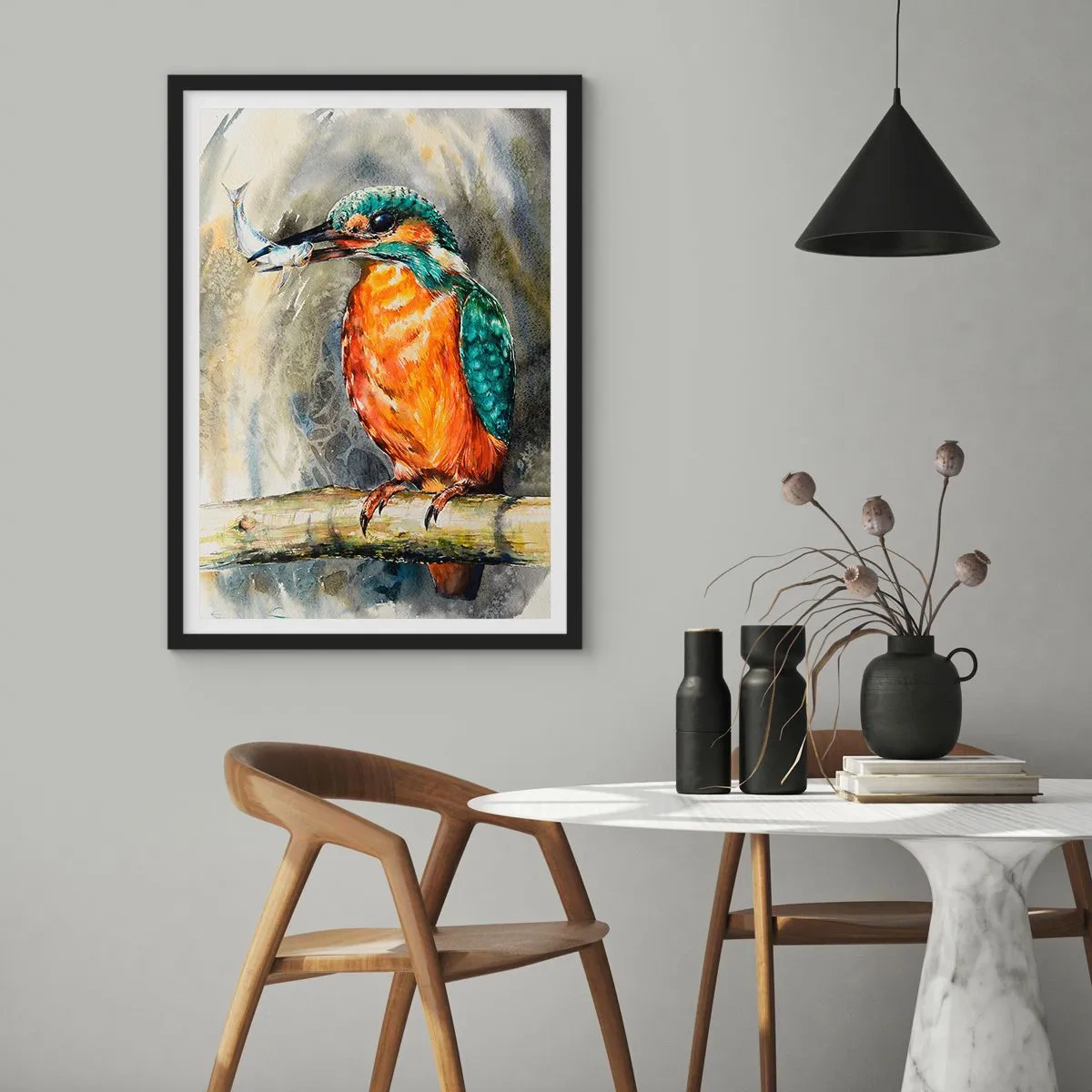 Affiche dans un cadre noir - Poster - Un lion d'eau tenant un poisson dans un paysage naturel dans un style aquarelle. - 50x70cm - Loi de la nature - Décoration murale moderne pour le salon et la chambre ARTTOR