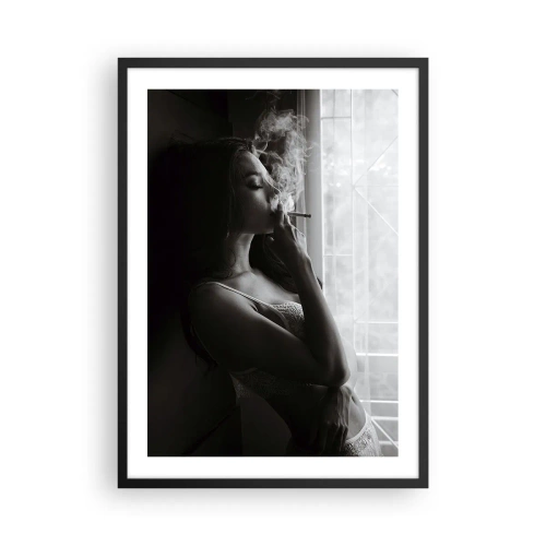 Affiche dans un cadre noir - Poster - Une femme en lingerie fumant une cigarette en noir et blanc - 50x70cm - Vous sentez-vous libre ? - Décoration murale moderne pour le salon et la chambre ARTTOR