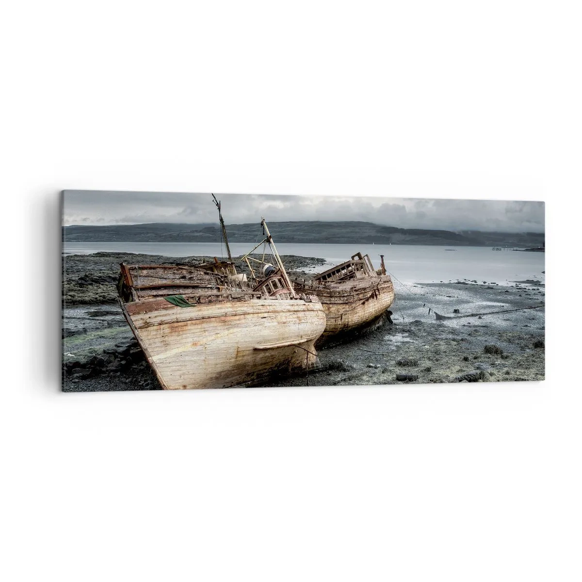 Impression sur toile - Image sur toile - Bateaux abandonnés sur le rivage dans une scène pluvieuse - 140x50cm - "En signe d'épreuves difficile" - Décoration murale moderne pour le salon et la chambre ARTTOR