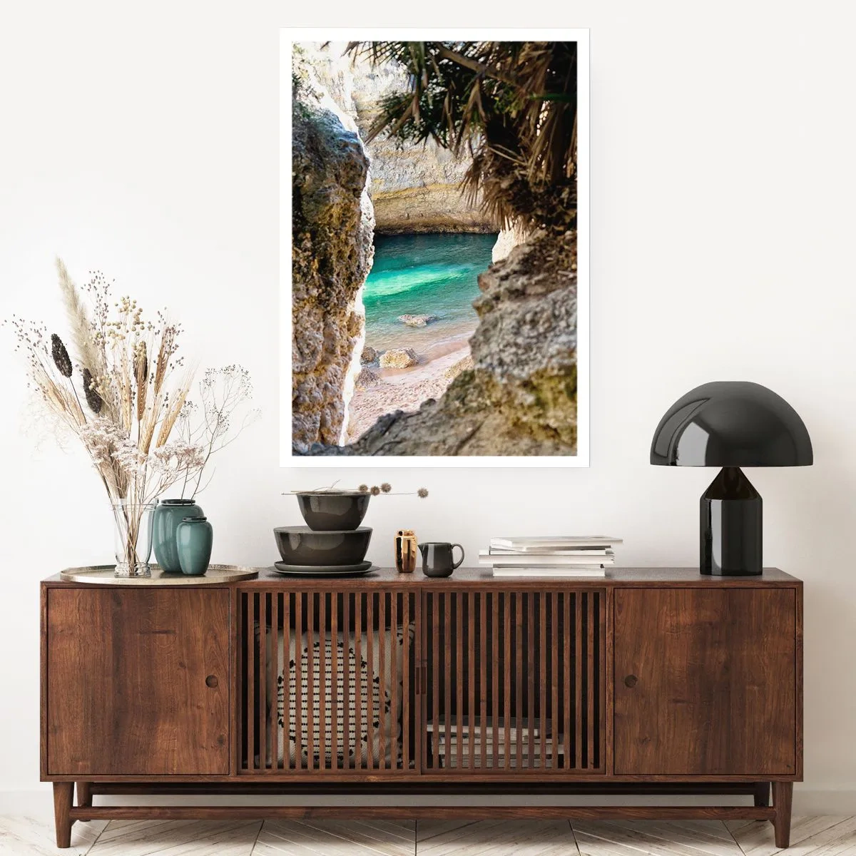 Affiche - Poster - Vue de la plage cachée à travers une crevasse rocheuse - 50x70cm - Baie turquoise - Décoration murale moderne pour le salon et la chambre ARTTOR