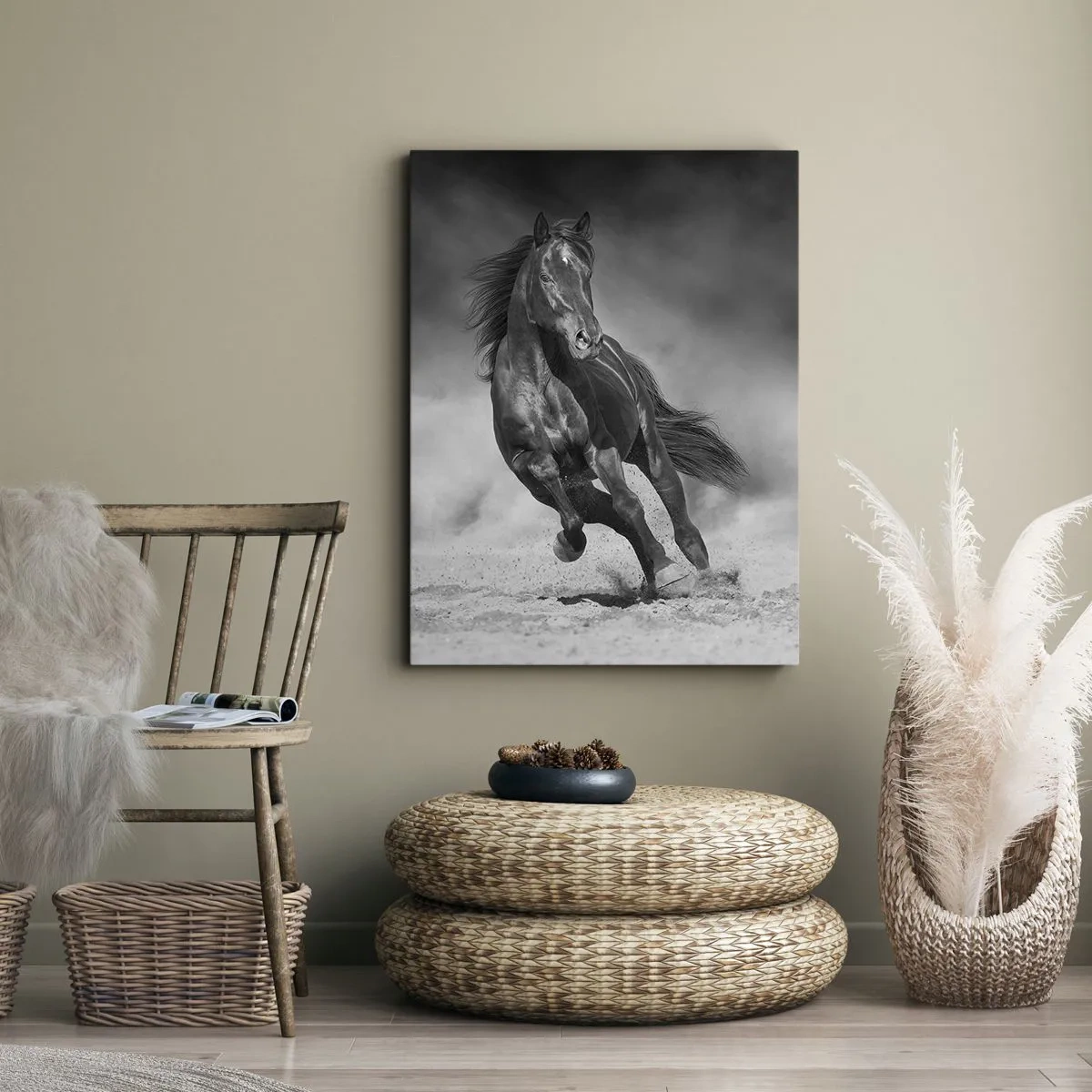 Impression sur toile - Image sur toile - Un cheval noir et blanc galopant sur le sable - 50x70cm - Digne de l'émir lui-même - Décoration murale moderne pour le salon et la chambre ARTTOR