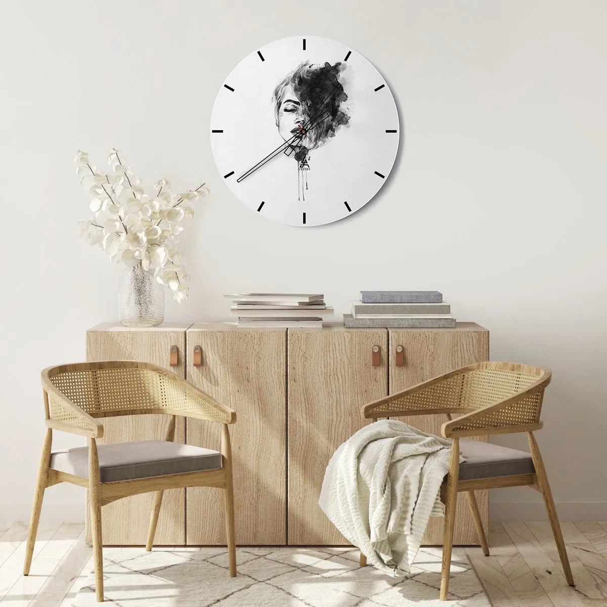 Horloge murale - Pendule murale - Aquarelle en noir et blanc représentant le visage d'une femme avec un effet de fumée - 30x30cm - De quoi rêve la fille - Décoration murale moderne pour le salon, la cuisine et la chambre ARTTOR