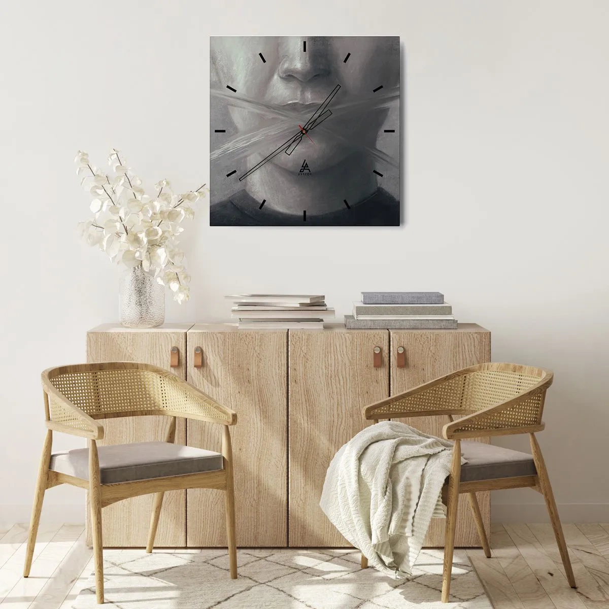 Horloge murale - Pendule murale - Un portrait symbolique aux lèvres floues dans des tons gris. - 30x30cm - Sans mot - Décoration murale moderne pour le salon et la chambre ARTTOR