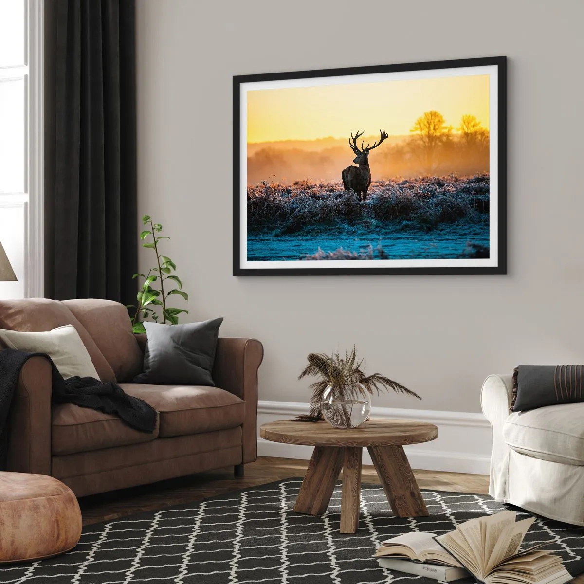 Affiche dans un cadre noir - Poster - Un cerf dans une clairière gelée au lever du soleil - 100x70cm - Couronné pour sa succession - Décoration murale moderne pour le salon et la chambre ARTTOR