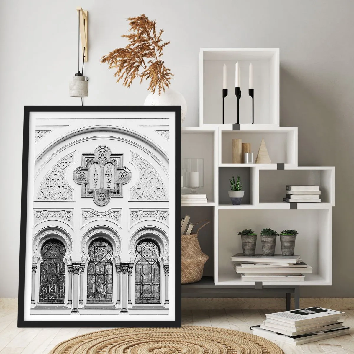 Affiche dans un cadre noir - Poster - Détail architectural de style néogothique, noir et blanc - 50x70cm - À la frontière des cultures - Décoration murale moderne pour le salon et la chambre ARTTOR