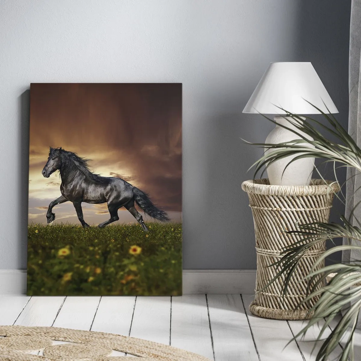 Impression sur toile - Image sur toile - Un cheval noir galopant contre le soleil couchant - 70x100cm - Livres noirs - Décoration murale moderne pour le salon et la chambre ARTTOR