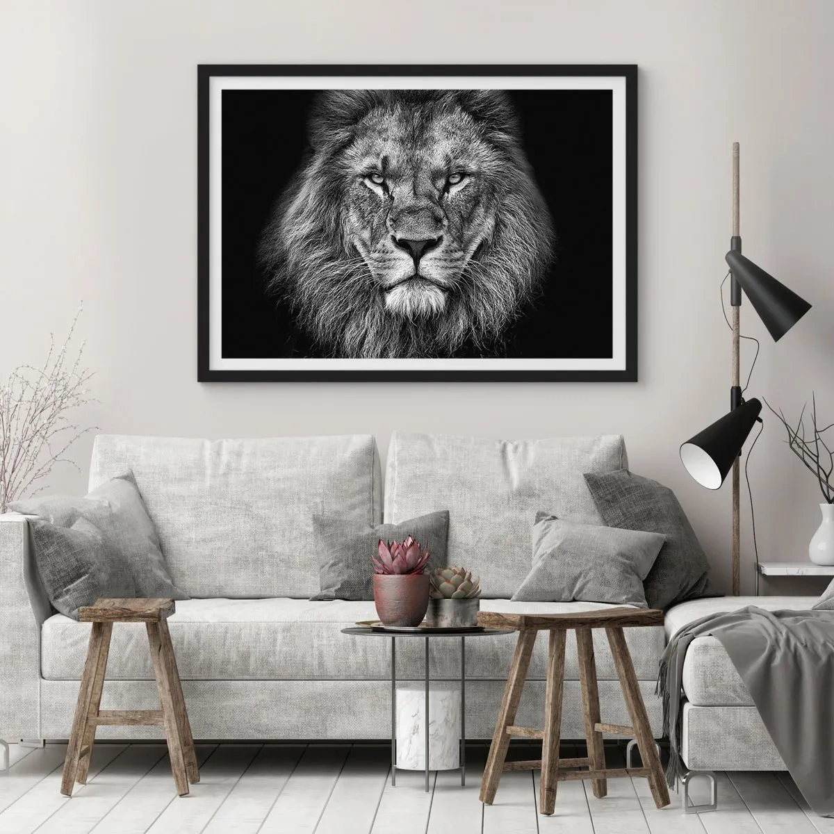 Affiche dans un cadre noir - Poster - Portrait d'un lion majestueux en noir et blanc - 100x70cm - En vêtement de sacre - Décoration murale moderne pour le salon et la chambre ARTTOR