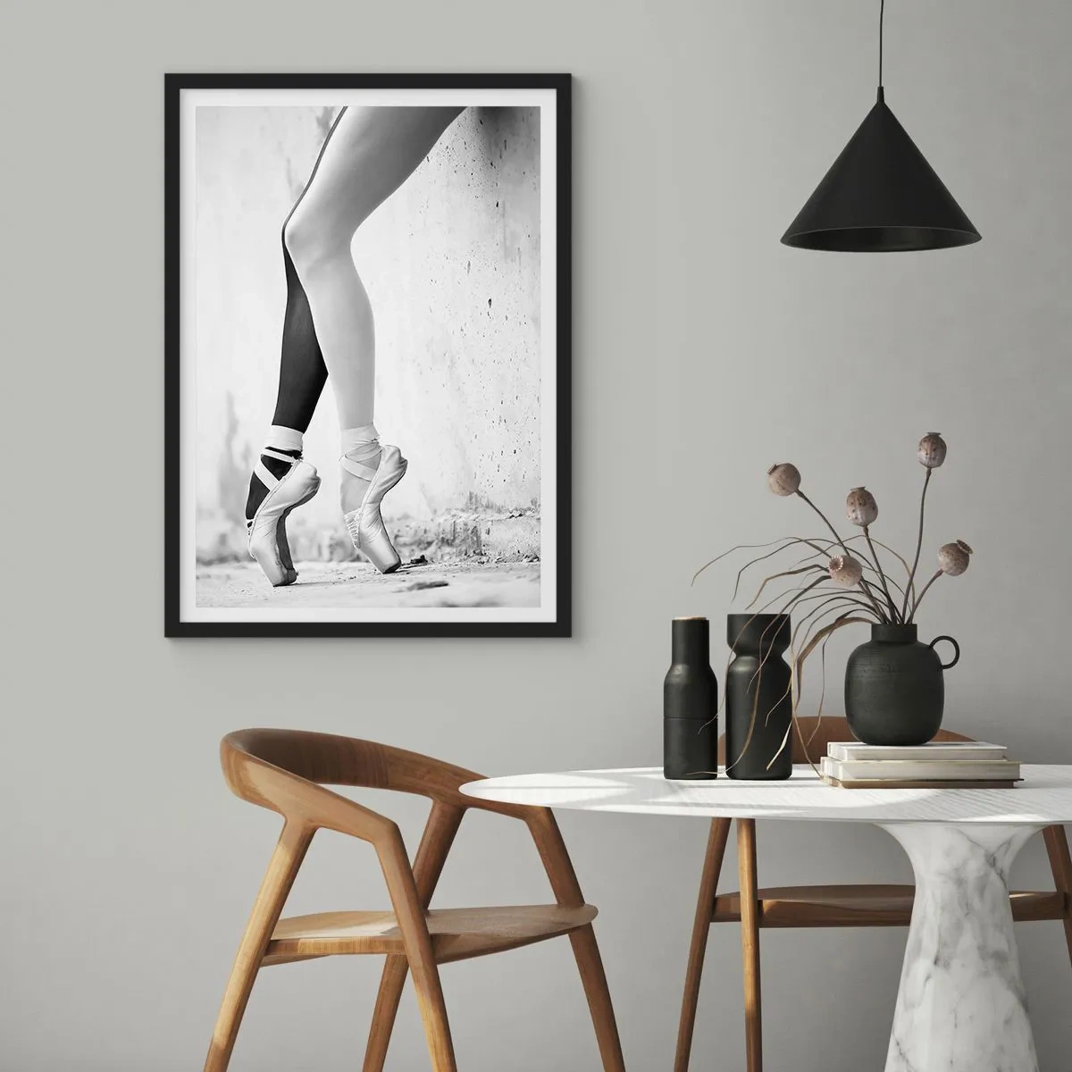 Affiche dans un cadre noir - Poster - La subtilité du ballet - 50x70cm - Ballerine, voilà ! - Décoration murale moderne pour le salon et la chambre ARTTOR