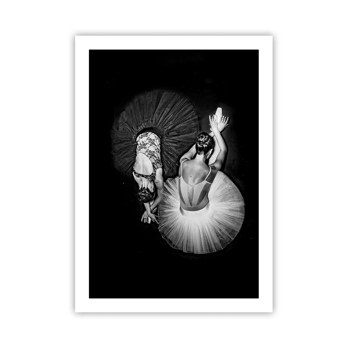 Affiche - Poster - Ballerines dans une photo en noir et blanc vue d'en haut - 50x70cm - Jin et jang – équilibre idéal - Décoration murale moderne pour le salon et la chambre ARTTOR