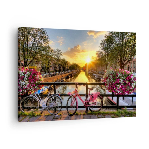 Impression sur toile - Image sur toile - Des vélos sur un pont à la lueur du soleil couchant - 70x50cm - Matin de printemps à Amsterdam - Décoration murale moderne pour le salon et la chambre ARTTOR