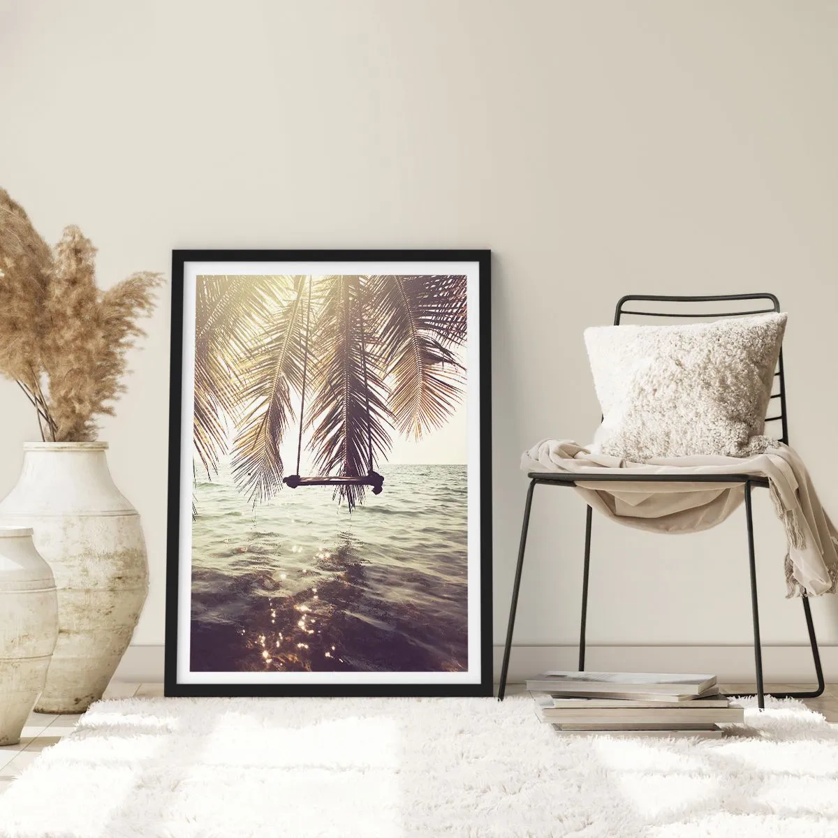 Affiche dans un cadre noir - Poster - Une balançoire sous les palmiers au bord de la mer calme - 50x70cm - Vous pouvez vous balancer dans les nuages
