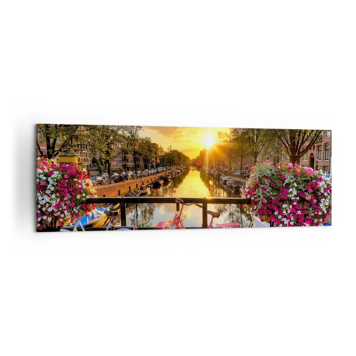 Impression sur toile - Image sur toile - Des vélos sur un pont à la lueur du soleil couchant - 160x50cm - Matin de printemps à Amsterdam - Décoration murale moderne pour le salon et la chambre ARTTOR