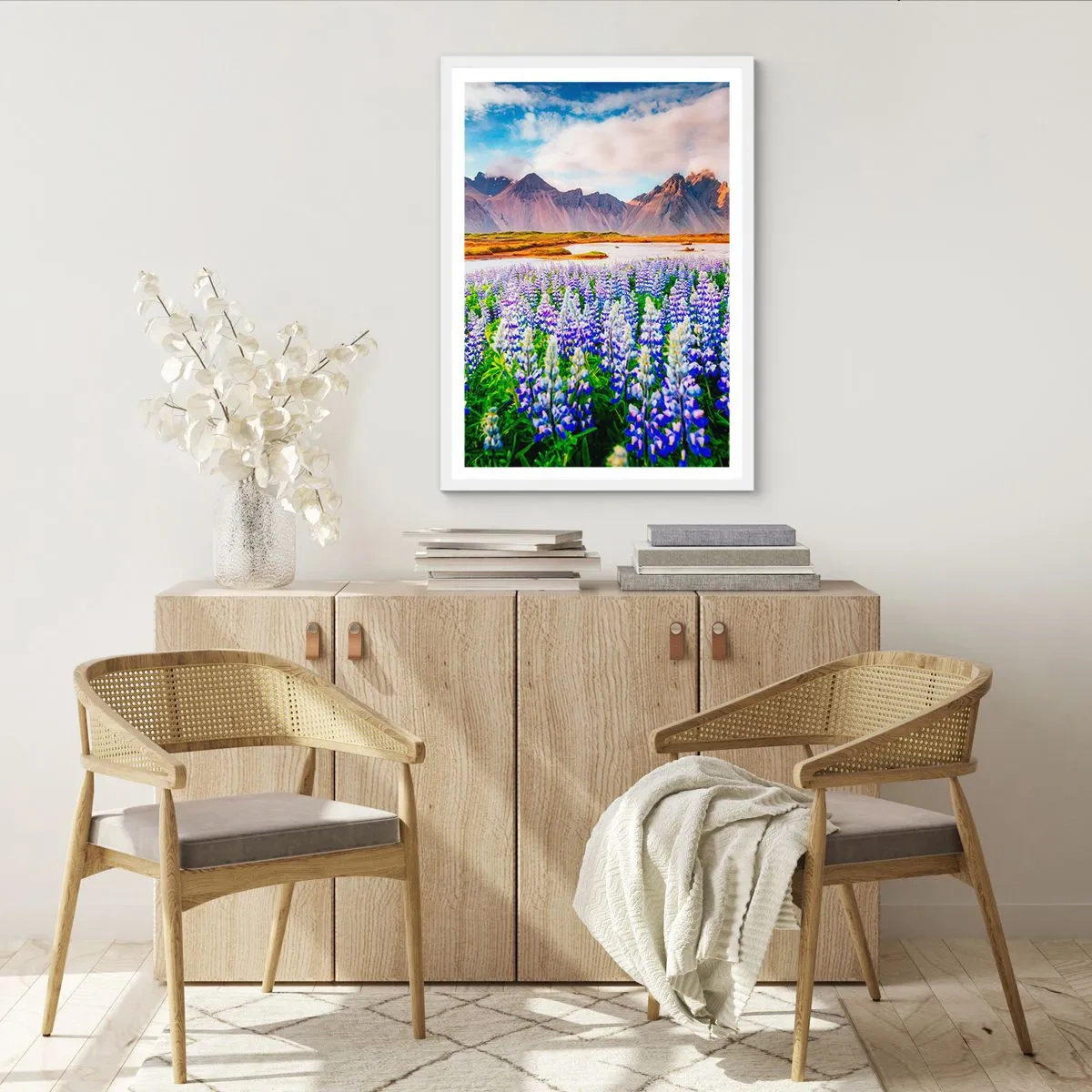 Affiche dans un cadre blanc - Poster - La force et l'austérité côtoient la douceur - 70x100 cm