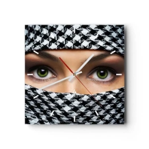 Horloge murale - Pendule murale - Un portrait d'une beauté voilée aux yeux verts - 40x40 cm