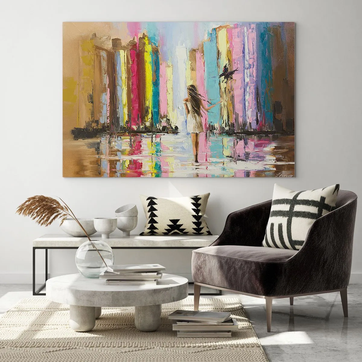 Impression sur verre - Image sur verre - Une femme avec un oiseau en arrière-plan de bâtiments colorés - 70x50cm - Viens avec moi - Décoration murale moderne pour le salon et la chambre ARTTOR