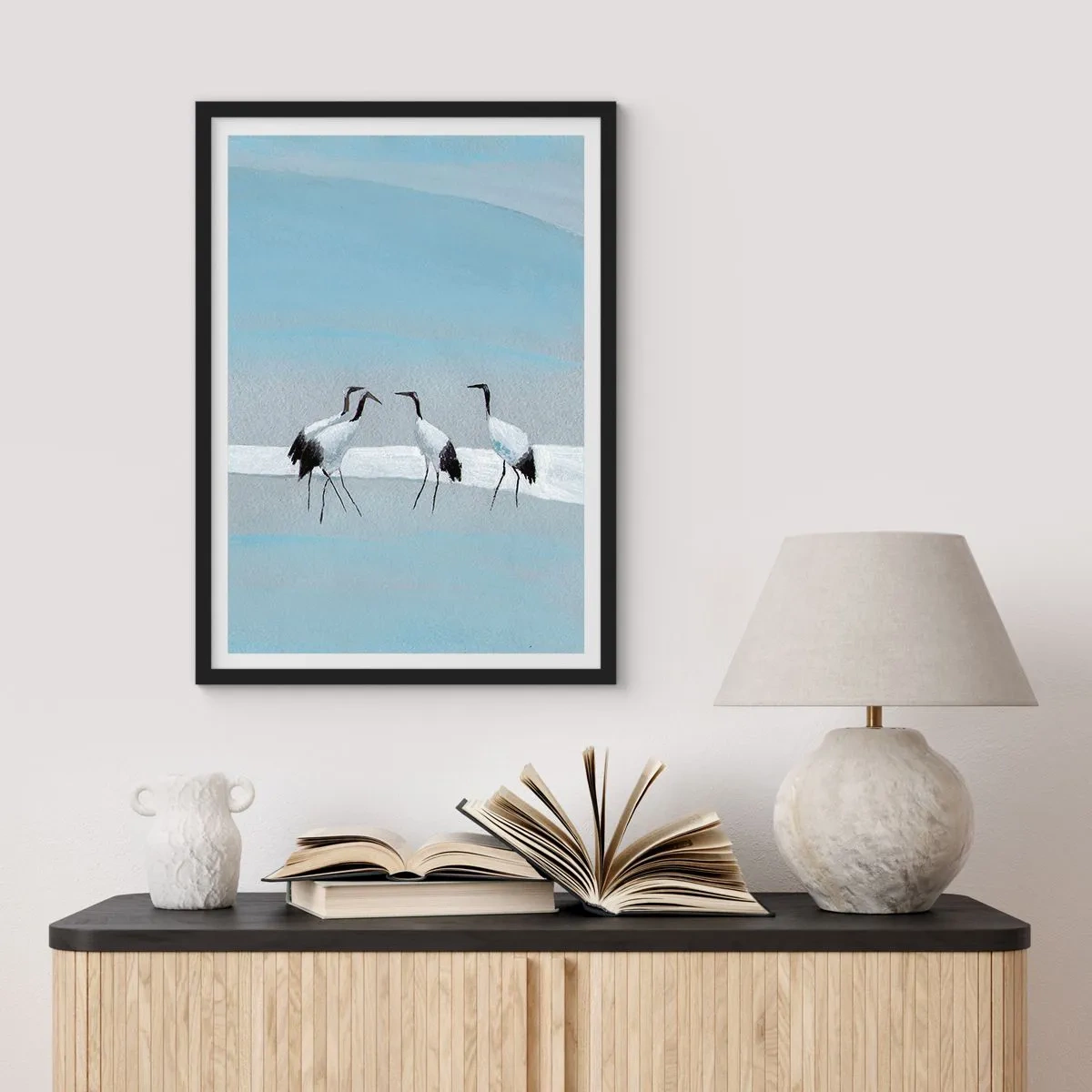 Affiche dans un cadre noir - Poster - Une illustration minimaliste de grues sur fond pastel. - 50x70cm - Après une chaude journée - Décoration murale moderne pour le salon et la chambre ARTTOR
