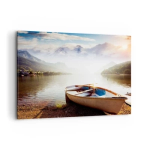 Impression sur toile - Image sur toile - Un bateau sur la rive d'un lac avec vue sur les montagnes le matin - 100x70cm - Au bord de la grande et limpide eau - Décoration murale moderne pour le salon et la chambre ARTTOR