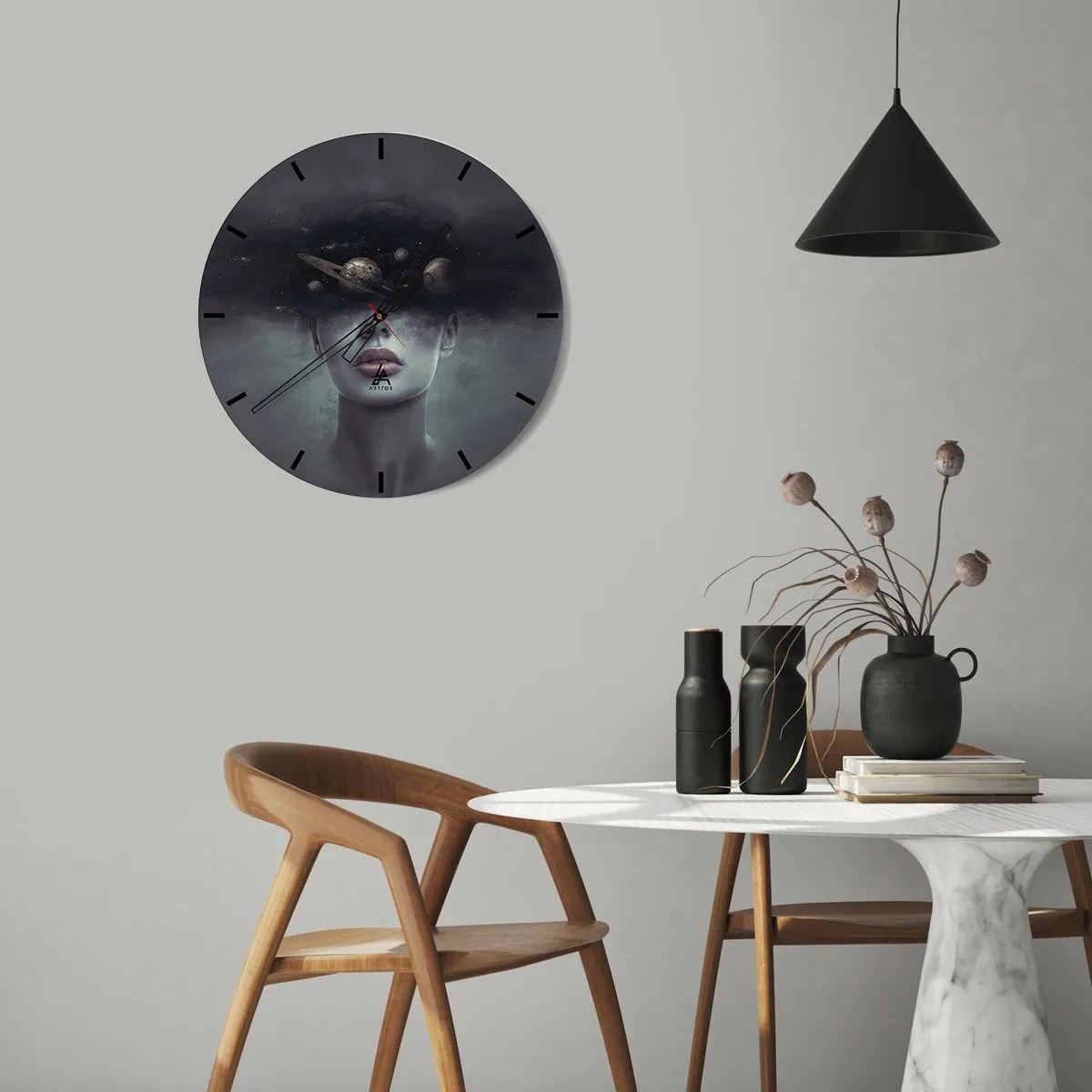 Horloge murale - Pendule murale - Une composition cosmique de planètes dans la tête d'une femme sur un fond sombre. - 30x30cm - Et les planètes deviennent folles... - Décoration murale moderne pour le salon, la cuisine et la chambre ARTTOR