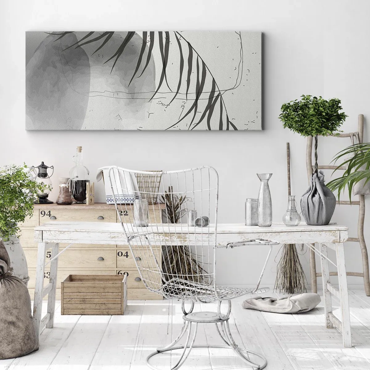 Impression sur toile - Image sur toile - Un délicat motif de feuille de palmier sur un fond clair dans un style scandinave. - 120x50cm - L'exotisme subtil de la nature - Décoration murale moderne pour le salon et la chambre ARTTOR