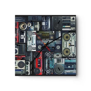 Horloge murale - Pendule murale - Un collage de magnétophones rétro et d'enceintes vintage. - 30x30cm - Nostalgie des années 80 - Décoration murale moderne pour le salon et la chambre ARTTOR