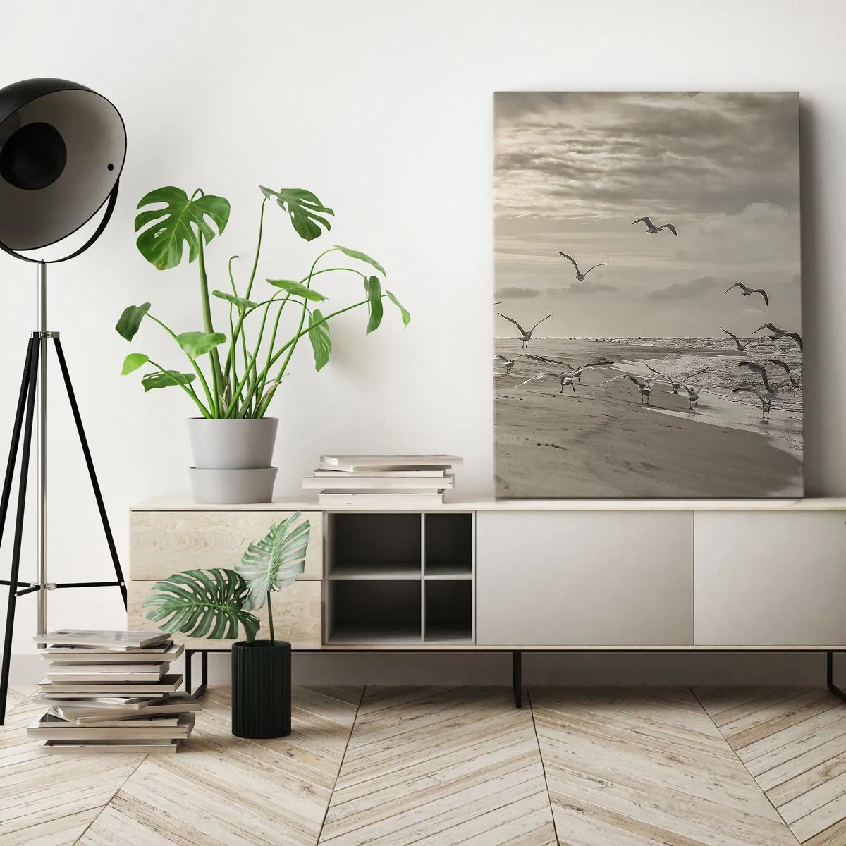 Impression sur toile - Image sur toile - Une mouette en vol au-dessus d'un paysage balnéaire - 50x70cm - Le bruit de la mer, le chant des oiseaux - Décoration murale moderne pour le salon et la chambre ARTTOR