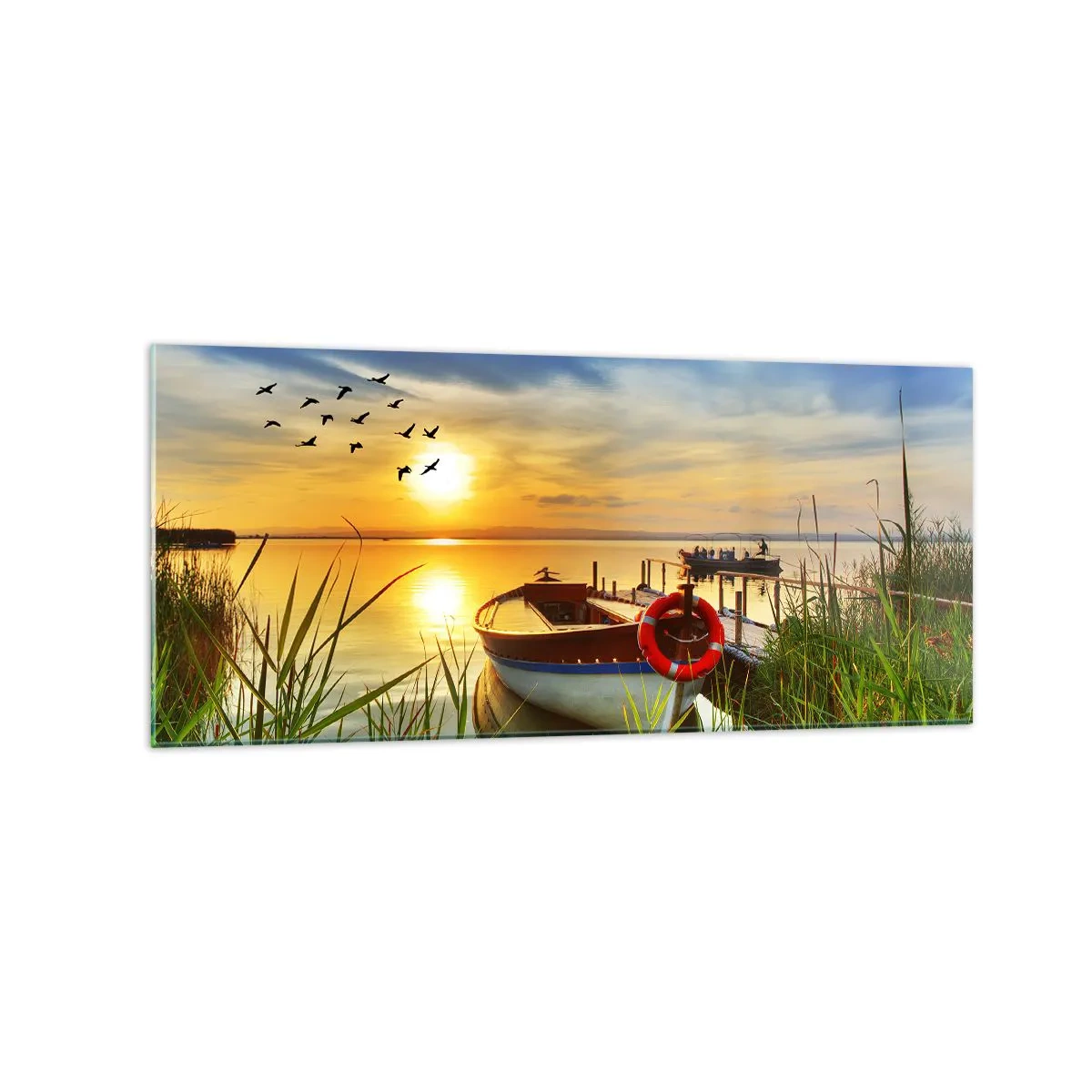 Impression sur verre - Image sur verre - Un bateau sur la rive d'un lac au coucher du soleil - 120x50cm - Les cormorans s'envolent déjà - Décoration murale moderne pour le salon et la chambre ARTTOR
