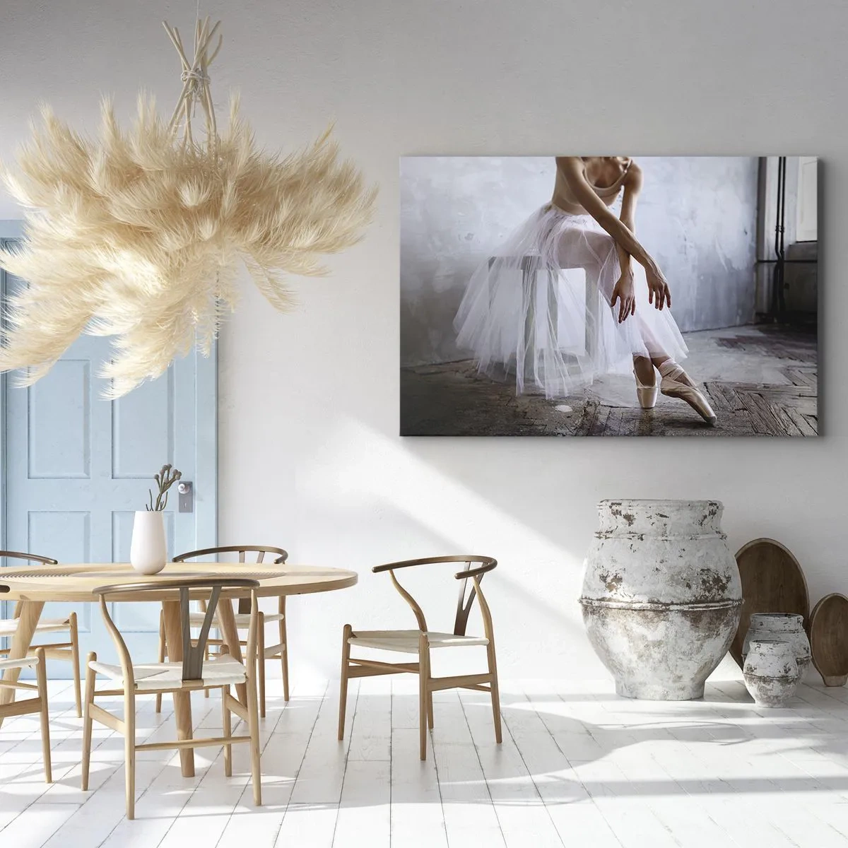 Impression sur toile - Image sur toile - Une ballerine dans une pose délicate sur un fond industriel - 70x50cm - Avant que les lumières de la rampe ne clignotent - Décoration murale moderne pour le salon et la chambre ARTTOR