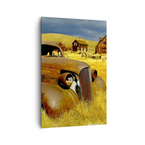 Impression sur toile - Image sur toile - Une vieille voiture rouillée sur fond de cabanes en bois abandonnées - 80x120cm - Repos bien mérité - Décoration murale moderne pour le salon et la chambre ARTTOR