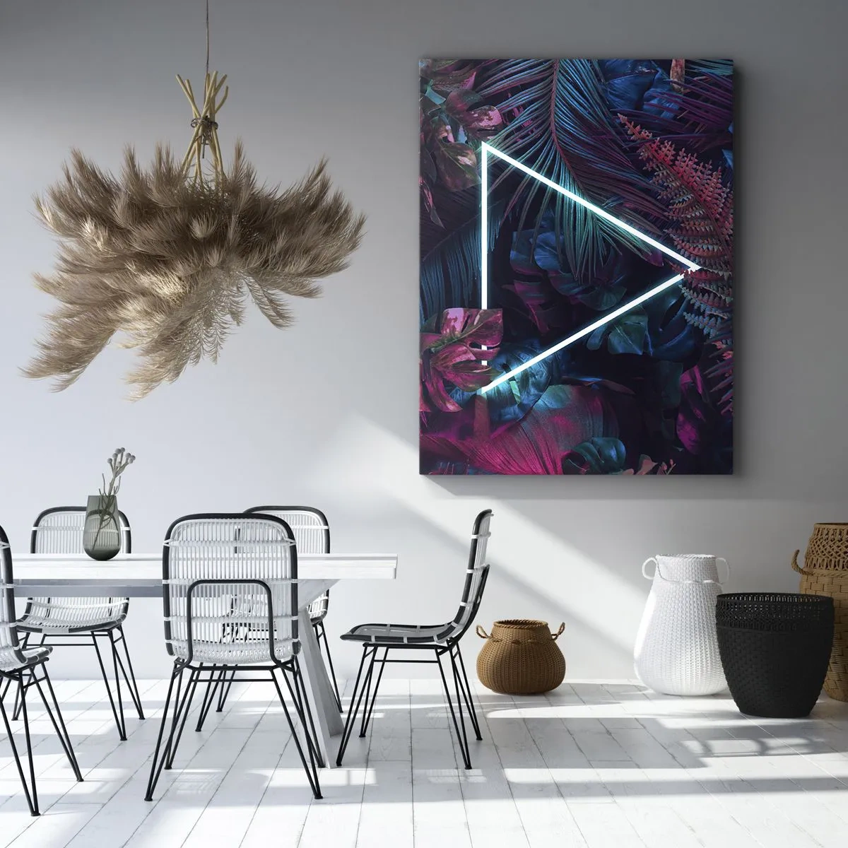 Impression sur toile - Image sur toile - Un triangle néon entouré de feuilles tropicales aux couleurs sombres. - 50x70cm - Jardin de style disco - Décoration murale moderne pour le salon et la chambre ARTTOR
