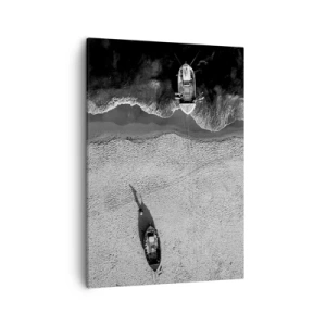 Impression sur toile - Image sur toile - Vue aérienne en noir et blanc de bateaux sur la plage - 50x70cm - Toujours sur le rivage… - Décoration murale moderne pour le salon et la chambre ARTTOR