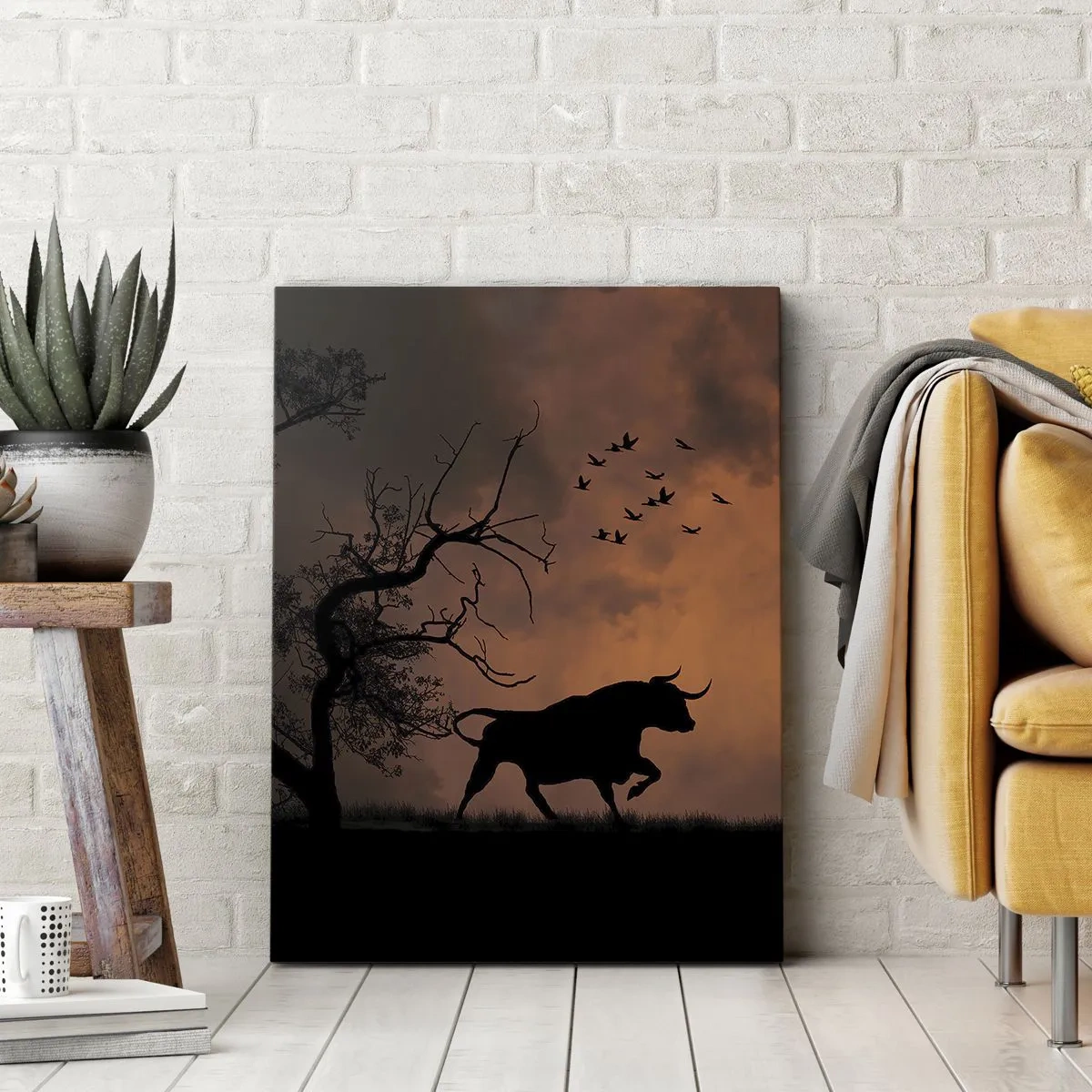 Impression sur toile - Image sur toile - Silhouettes de taureaux sur un ciel orange au coucher du soleil - 50x70cm - Un spectacle dramatique de la nature - Décoration murale moderne pour le salon et la chambre ARTTOR