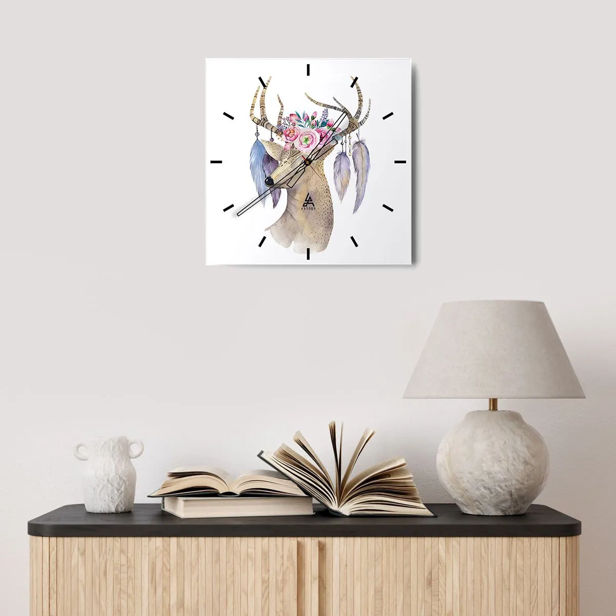 Horloge murale - Pendule murale - Cerf romantique avec fleurs et plumes - 30x30cm - Guide de l'âme - doux, innocent - Décoration murale moderne pour le salon et la chambre ARTTOR