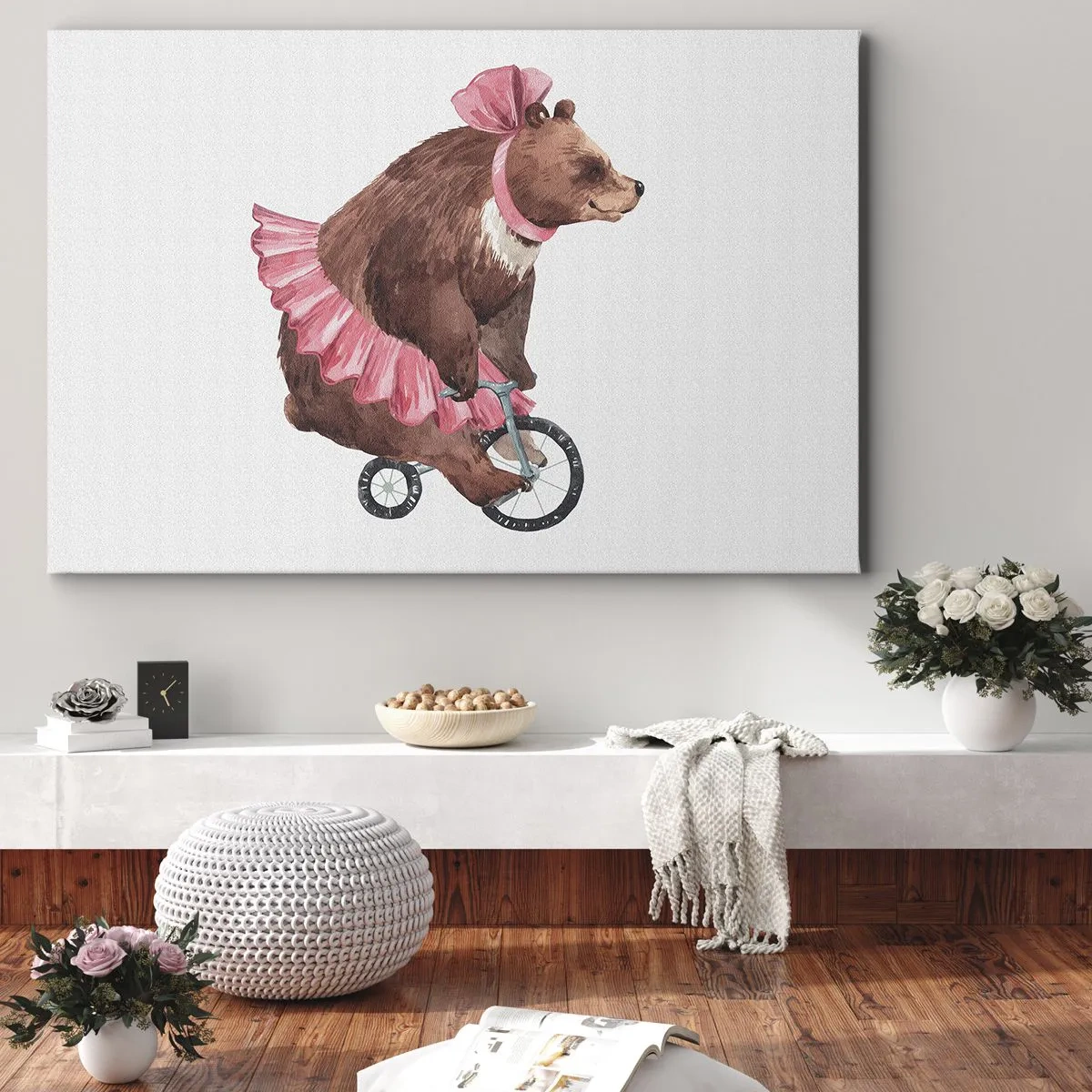 Impression sur toile - Image sur toile - Un ours en peluche dans une jupe rose sur un vélo de style rétro - 70x50cm - Quel cirque ! - Décoration murale moderne pour le salon et la chambre ARTTOR