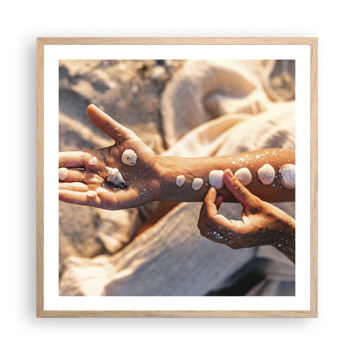 Affiche dans un chêne clair - Poster - La beauté à portée de main - 60x60 cm