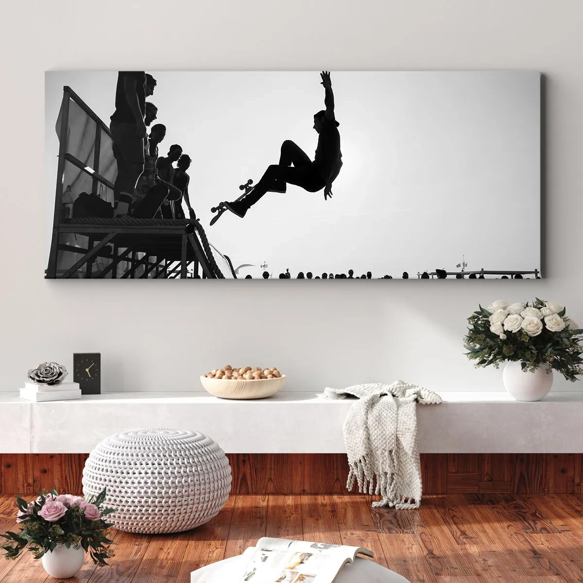 Impression sur toile - Image sur toile - Scène de skateboard en noir et blanc sur une rampe - 140x50cm - Héros et spectateurs - Décoration murale moderne pour le salon et la chambre ARTTOR