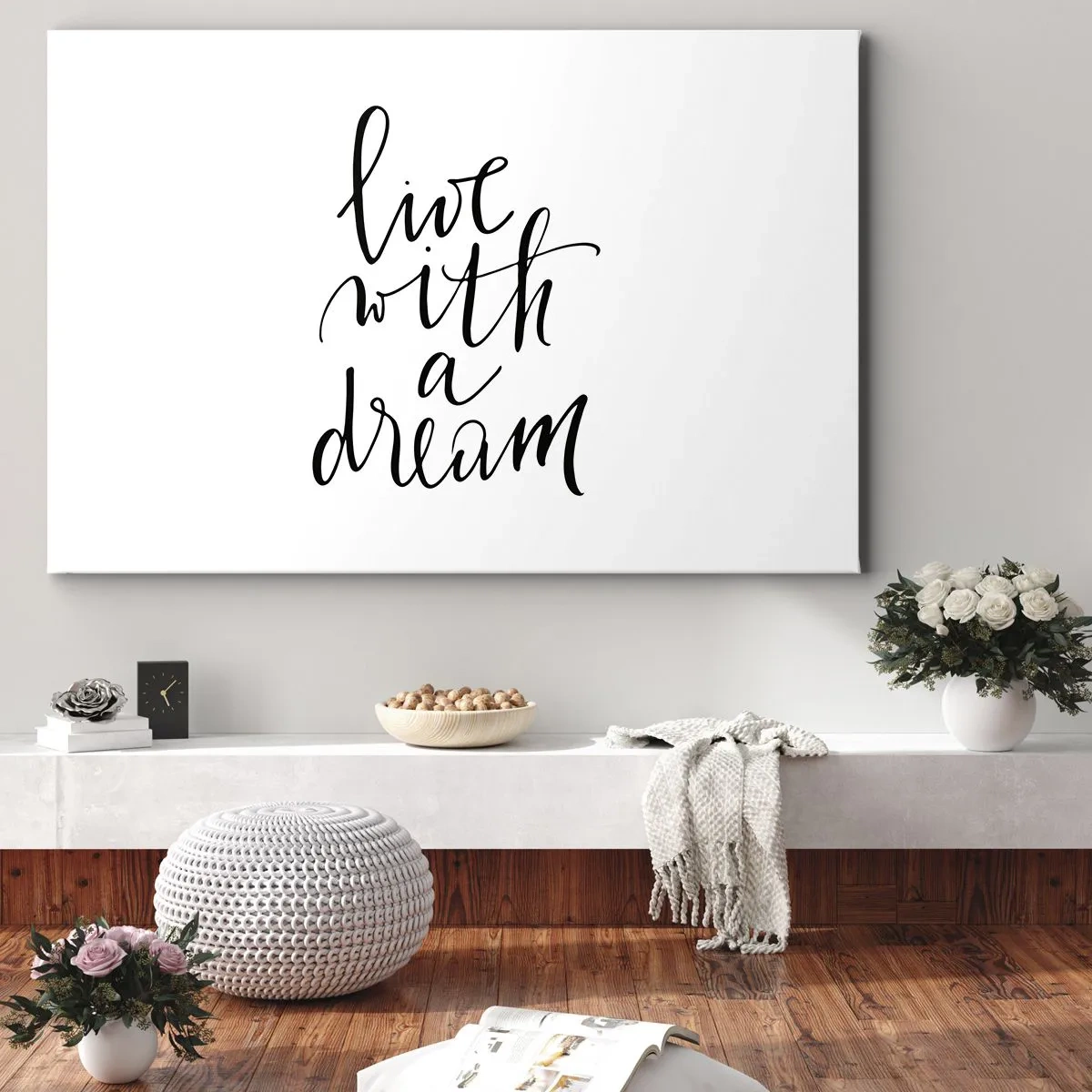 Impression sur toile - Image sur toile - Une peinture minimaliste avec les mots « vivre avec un rêve » en noir sur fond blanc. - 120x80cm - Bien sur - Décoration murale moderne pour le salon et la chambre ARTTOR